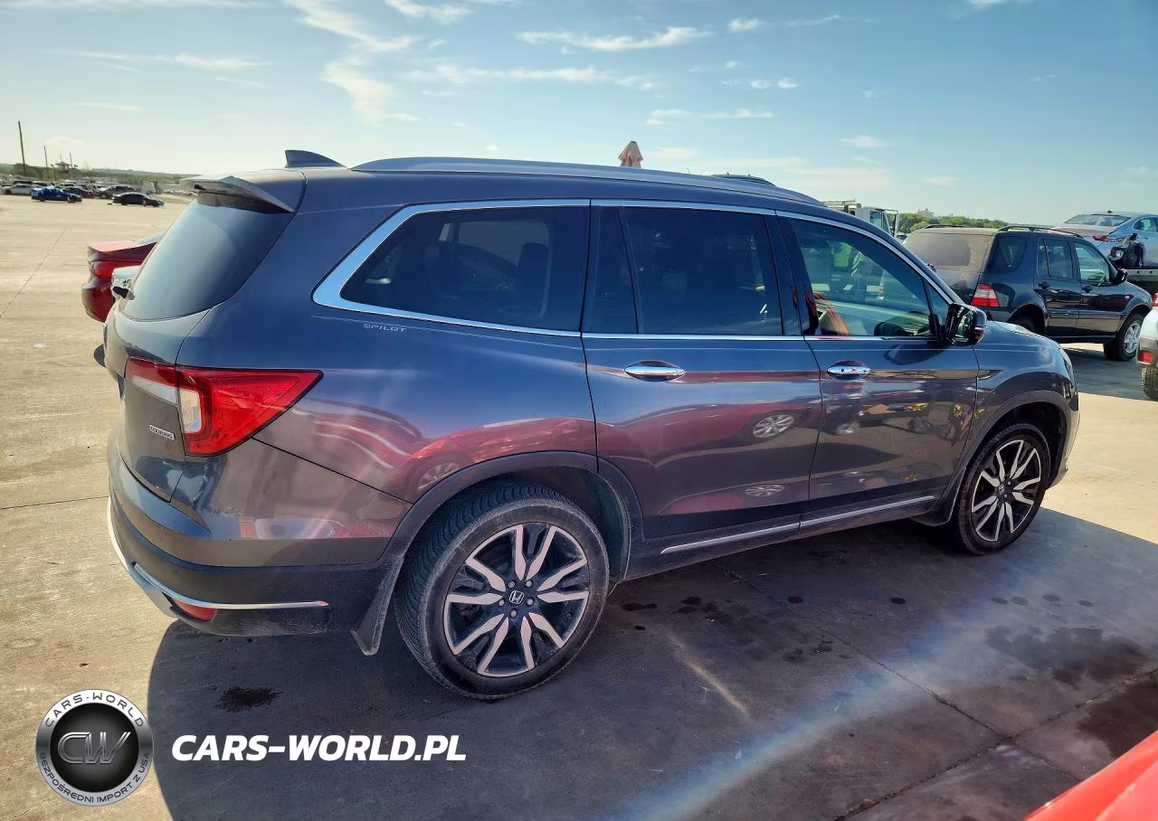 2019 Honda Pilot Touring VIN:5FNYF5H60KB034161 - 3