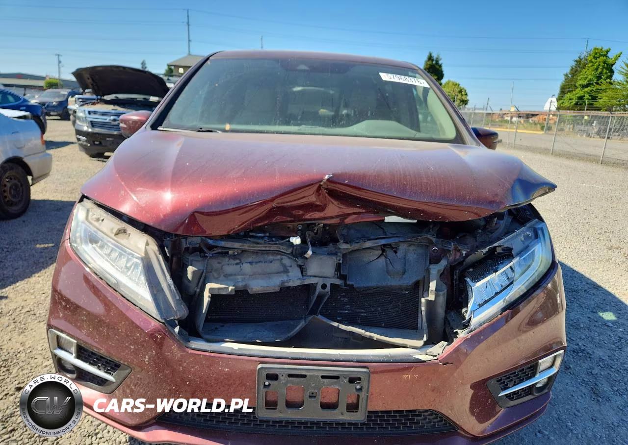 2018 Honda Odyssey Touring VIN:5FNRL6H86JB023748 - 5