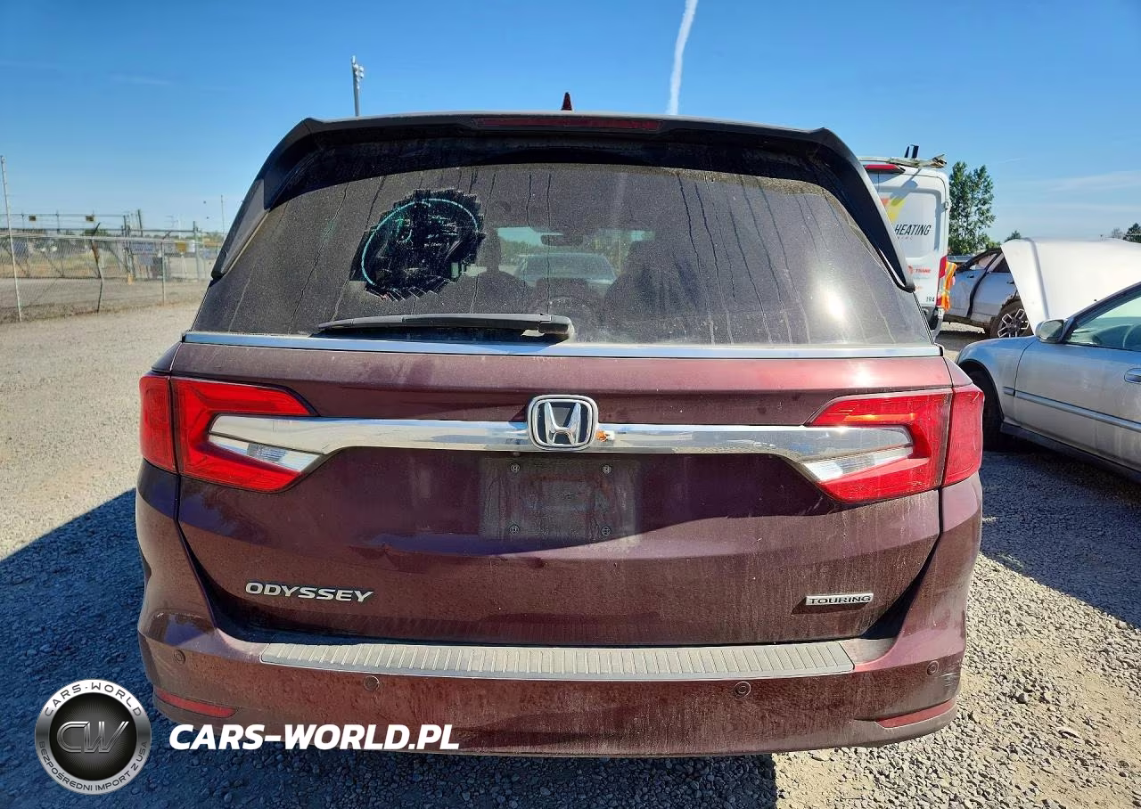 2018 Honda Odyssey Touring VIN:5FNRL6H86JB023748 - 6