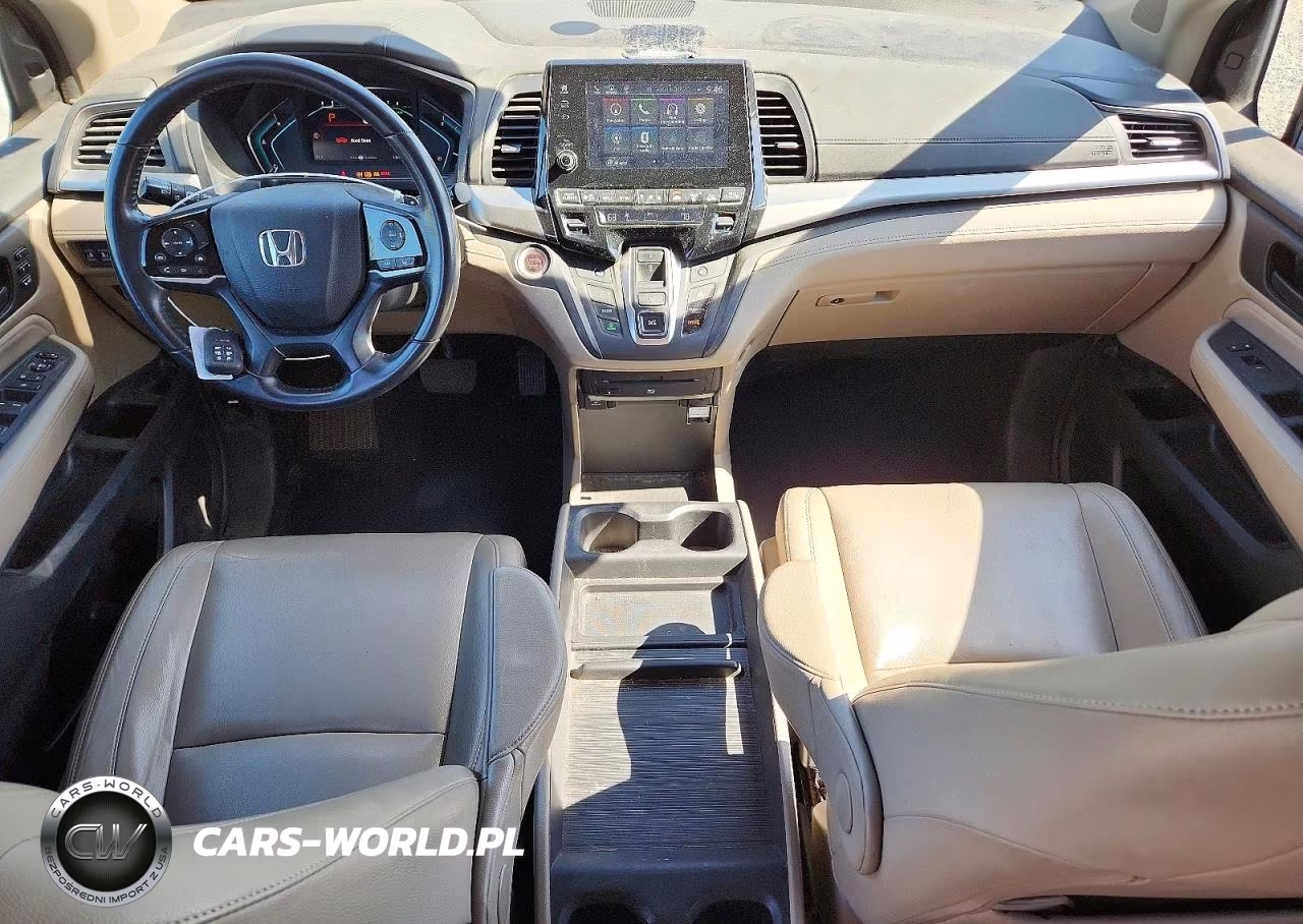 2018 Honda Odyssey Touring VIN:5FNRL6H86JB023748 - 8