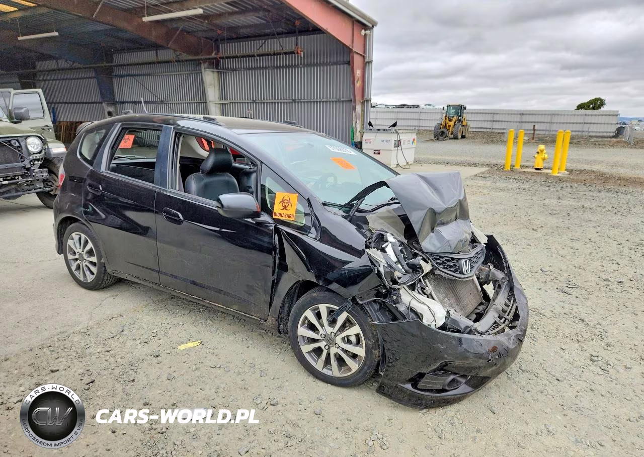 2013 Honda Fit Sport VIN:JHMGE8H59DC007353 - 4