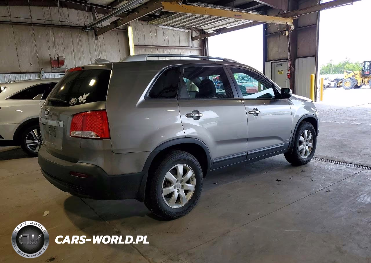 2011 Kia Sorento Lx VIN:5XYKTCA13BG034455 - 3