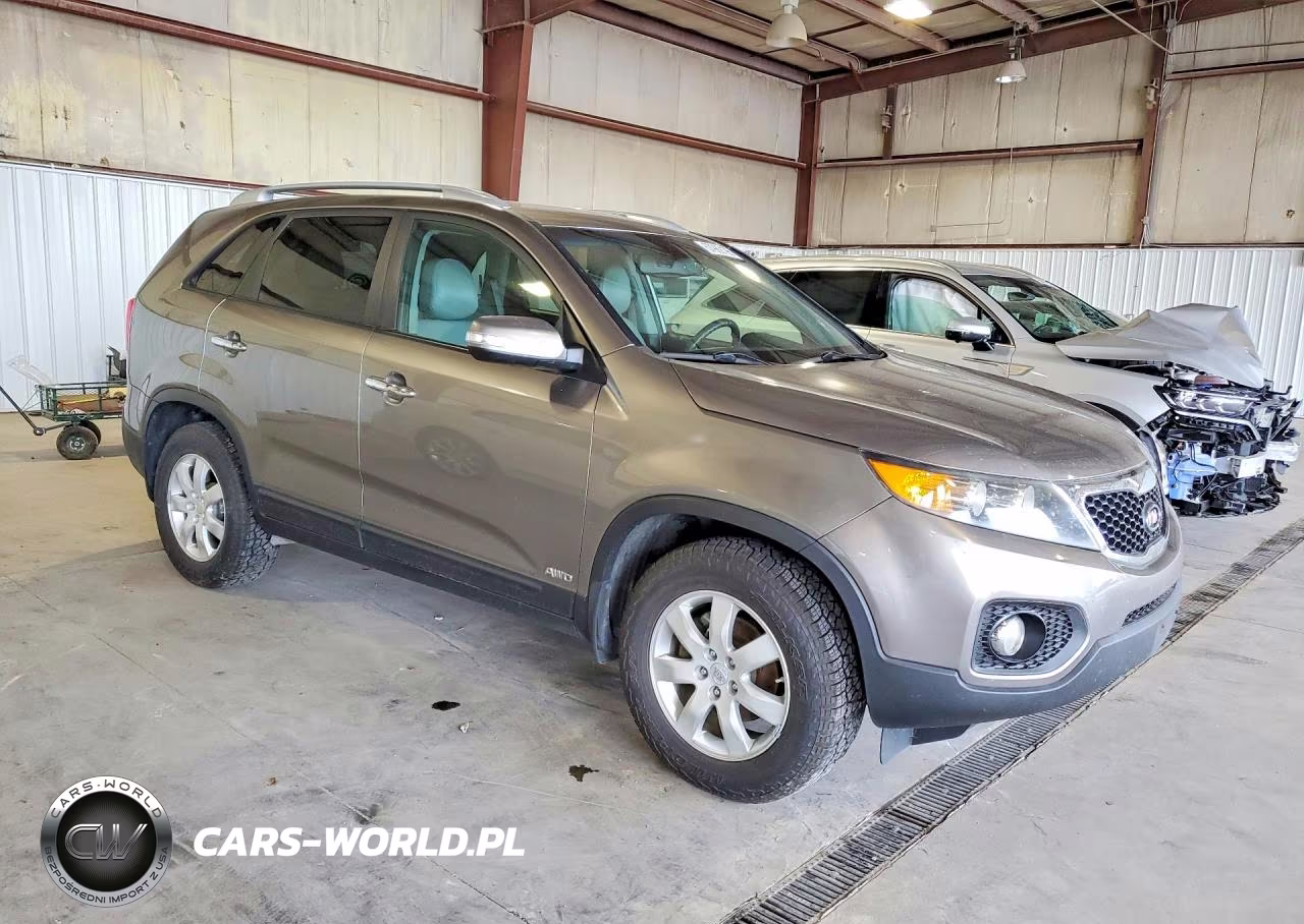 2011 Kia Sorento Lx VIN:5XYKTCA13BG034455 - 4
