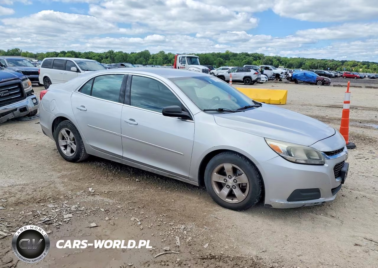 2015 Chevrolet Malibu Ls VIN:1G11B5SL5FF195062 - 4