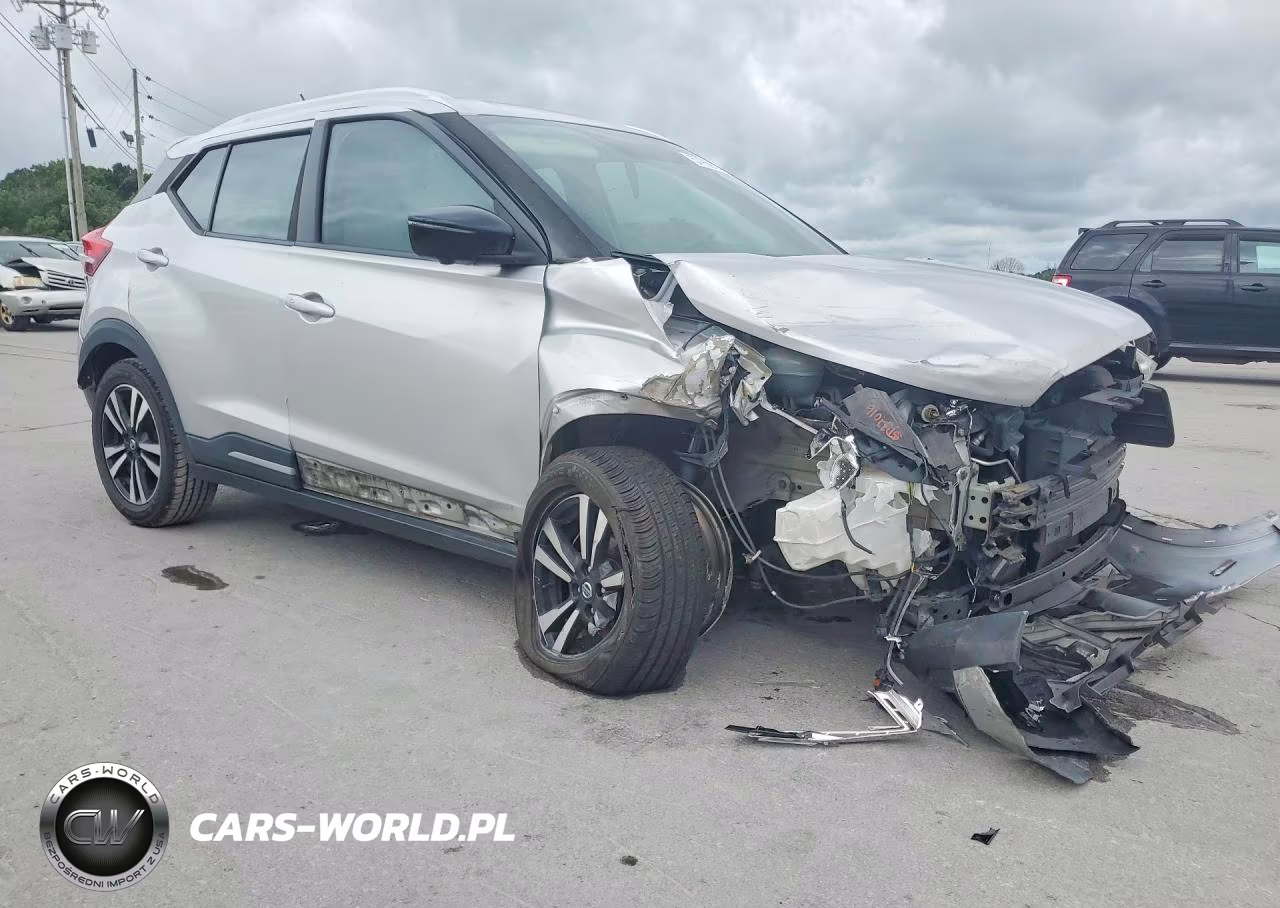 2019 Nissan Kicks Sr VIN:3N1CP5CU4KL511112 - 4