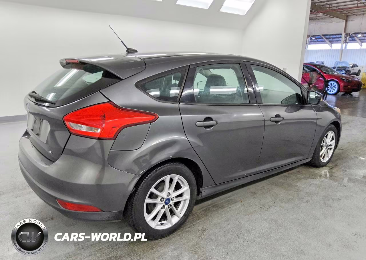 2017 Ford Focus Se VIN:1FADP3K20HL232952 - 3