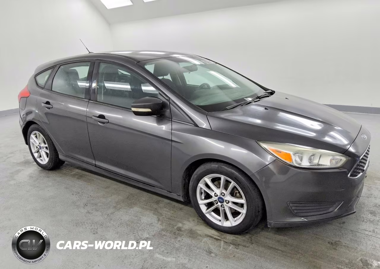 2017 Ford Focus Se VIN:1FADP3K20HL232952 - 4