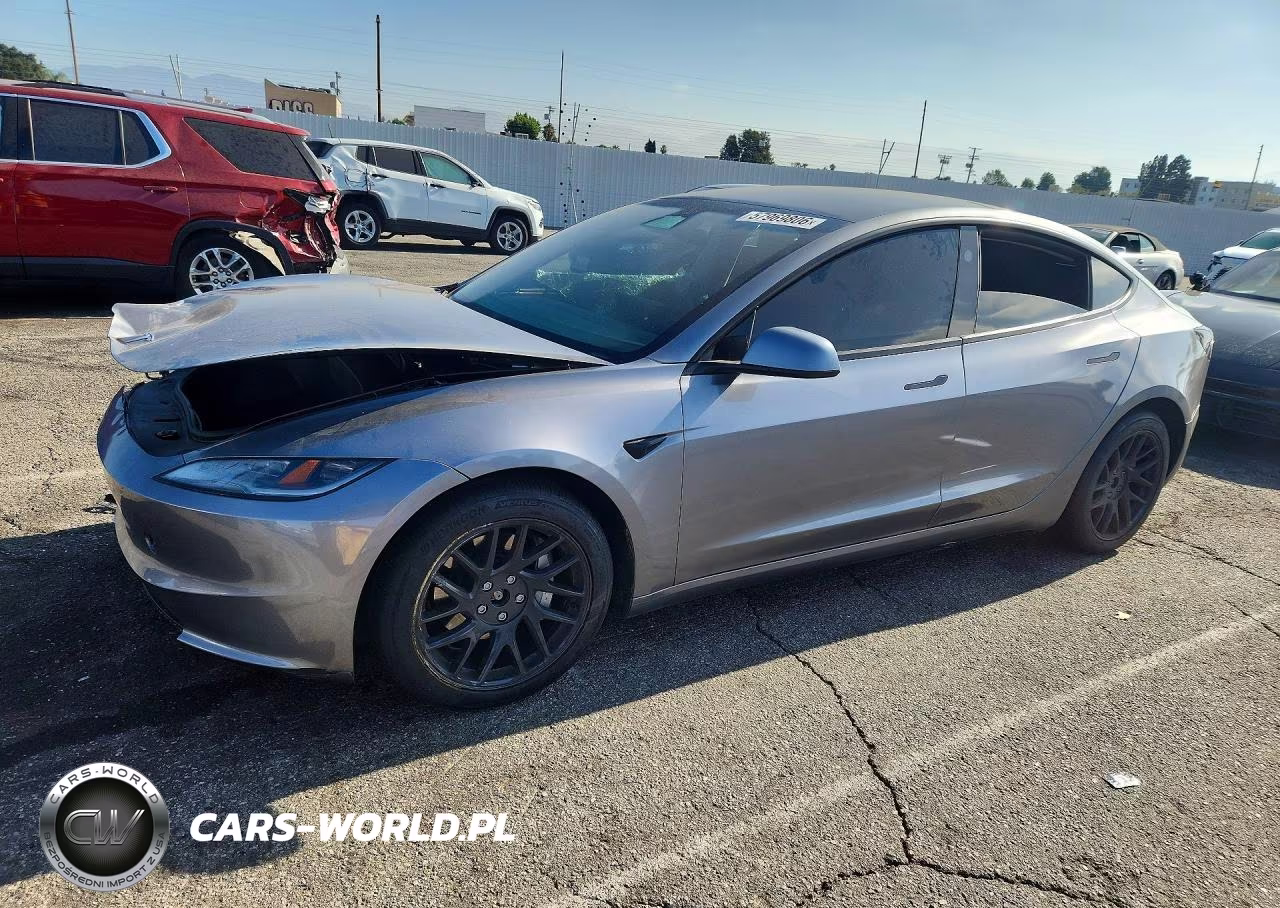2025 Tesla Model 3 – zdjęcie 1 z 12
