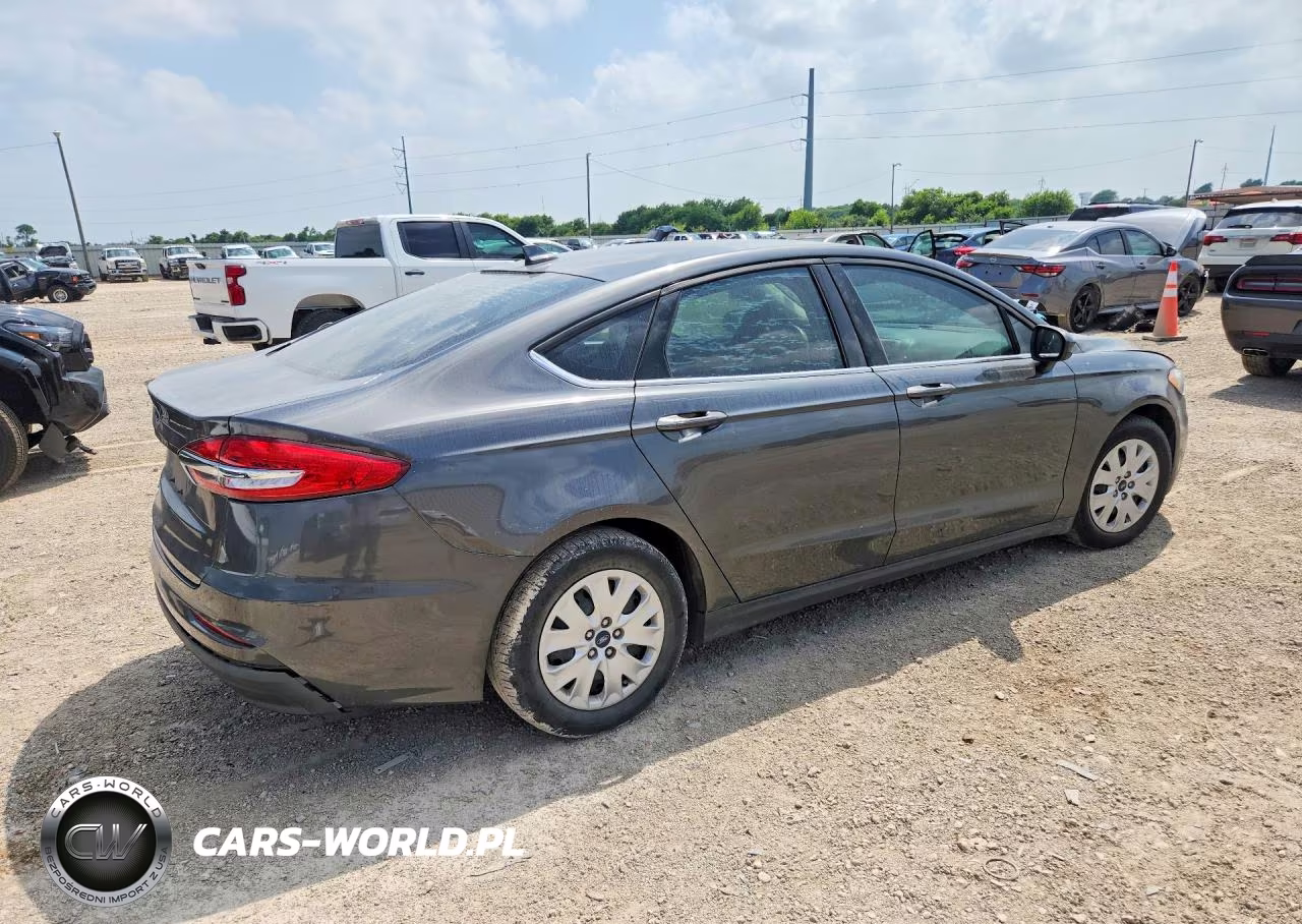 2020 Ford Fusion S VIN:3FA6P0G76LR180944 - 3