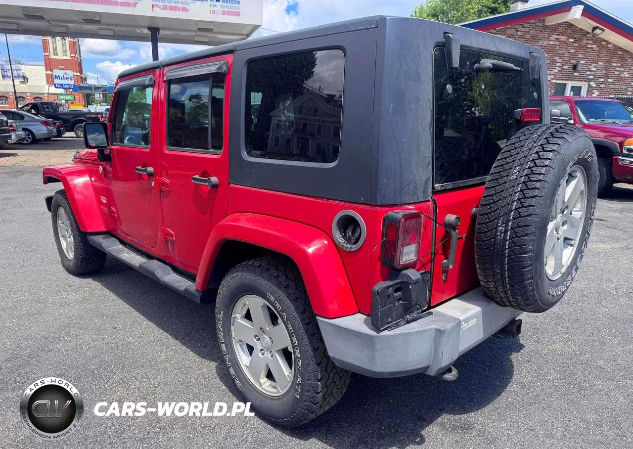 2010 Jeep Wrangler Unlimited Sahara VIN:1J4BA5H16AL215165 - 3