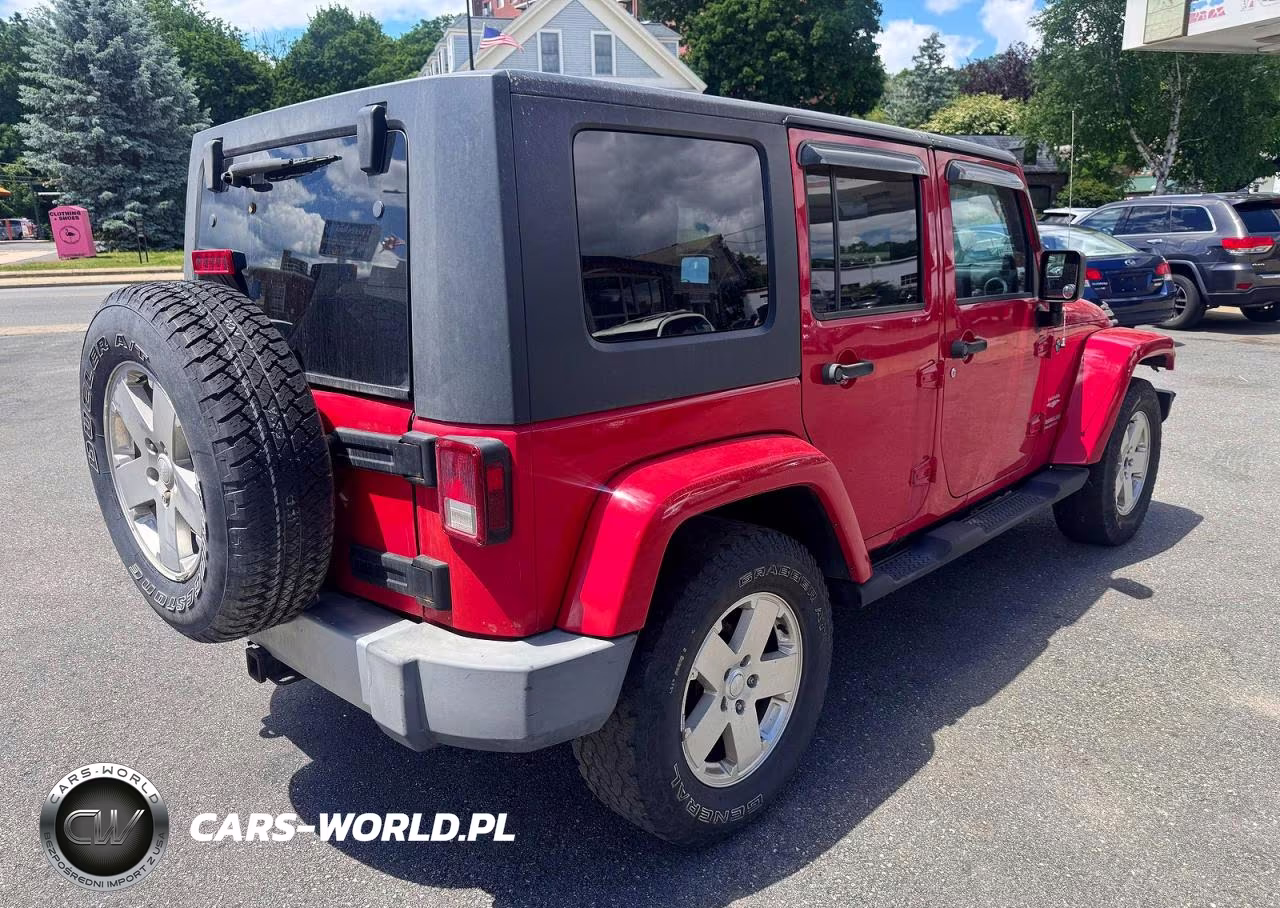 2010 Jeep Wrangler Unlimited Sahara VIN:1J4BA5H16AL215165 - 4