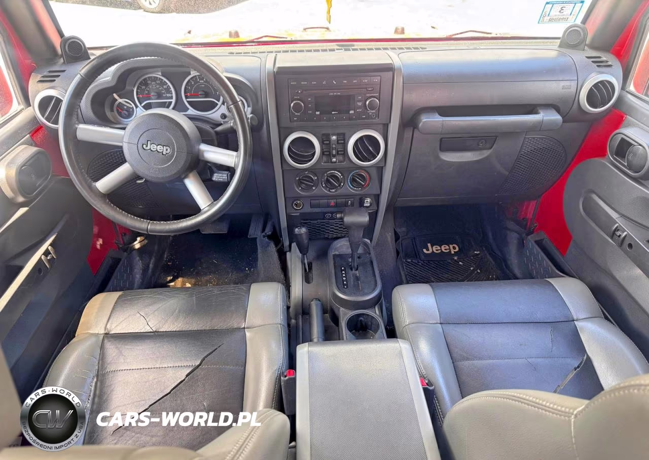 2010 Jeep Wrangler Unlimited Sahara VIN:1J4BA5H16AL215165 - 9
