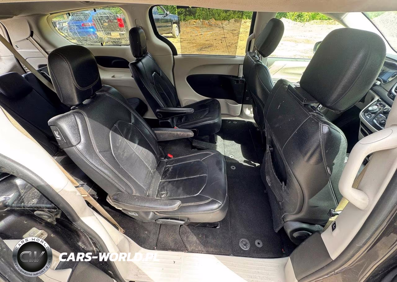 2017 Chrysler Pacifica Touring L VIN:2C4RC1BG8HR803588 - 6