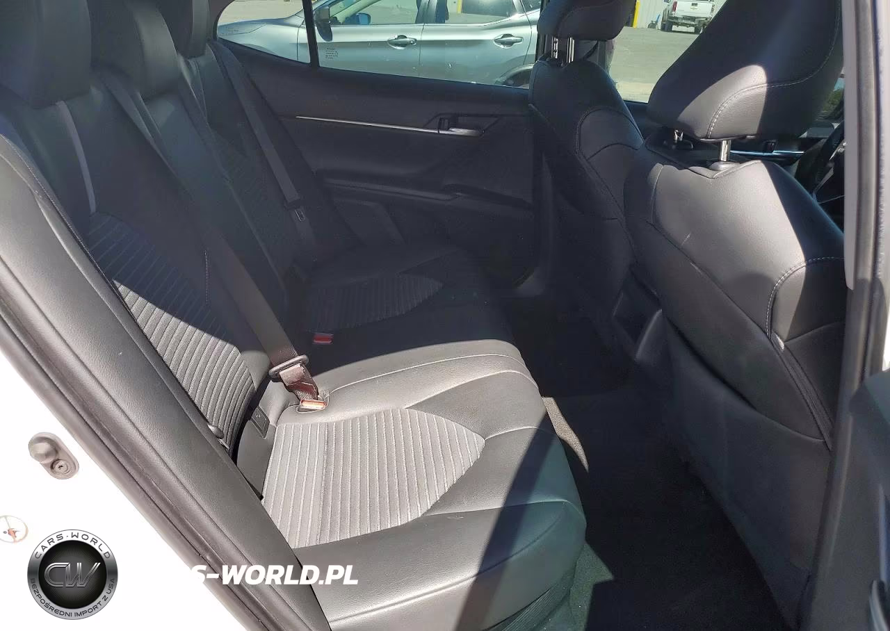 2018 Toyota Camry Hybrid Se VIN:4T1B21HK0JU003341 - 10