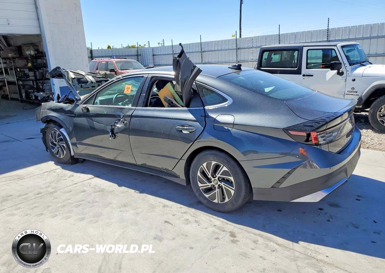 2026 Hyundai Sonata Hybrid Blue VIN:KMHL24JJ4TA165646 - 2