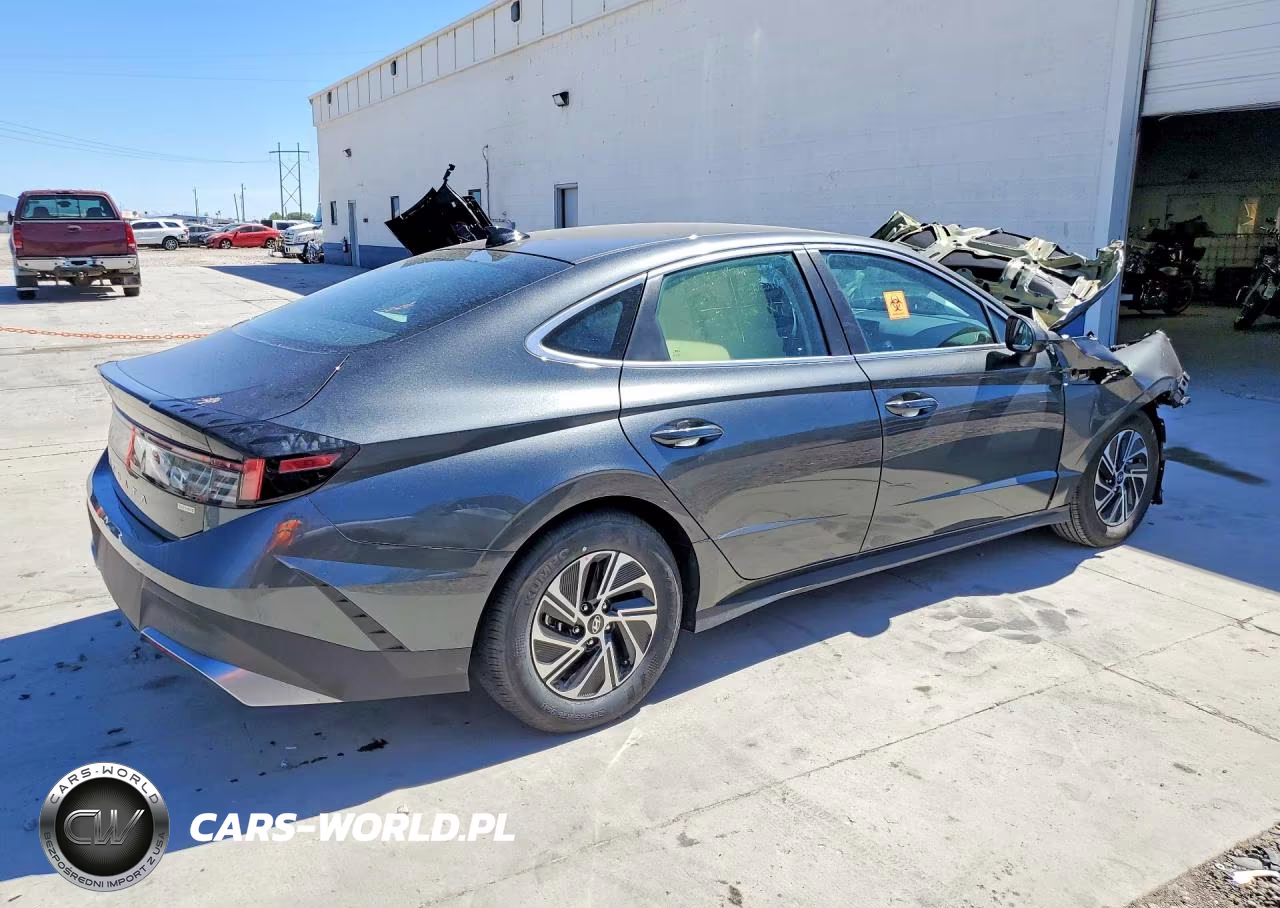 2026 Hyundai Sonata Hybrid Blue VIN:KMHL24JJ4TA165646 - 3