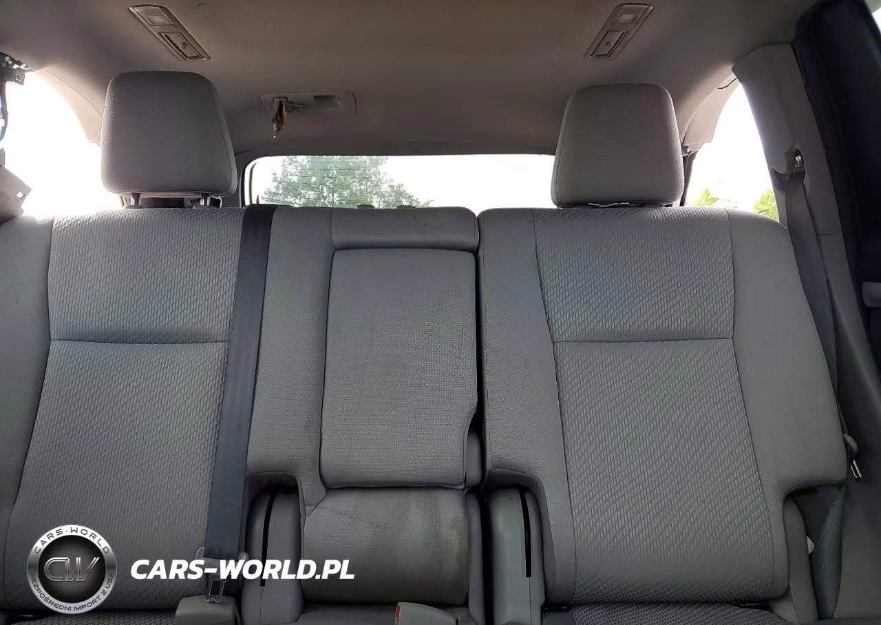 2019 Toyota Highlander Le VIN:5TDZARFH9KS056945 - 10
