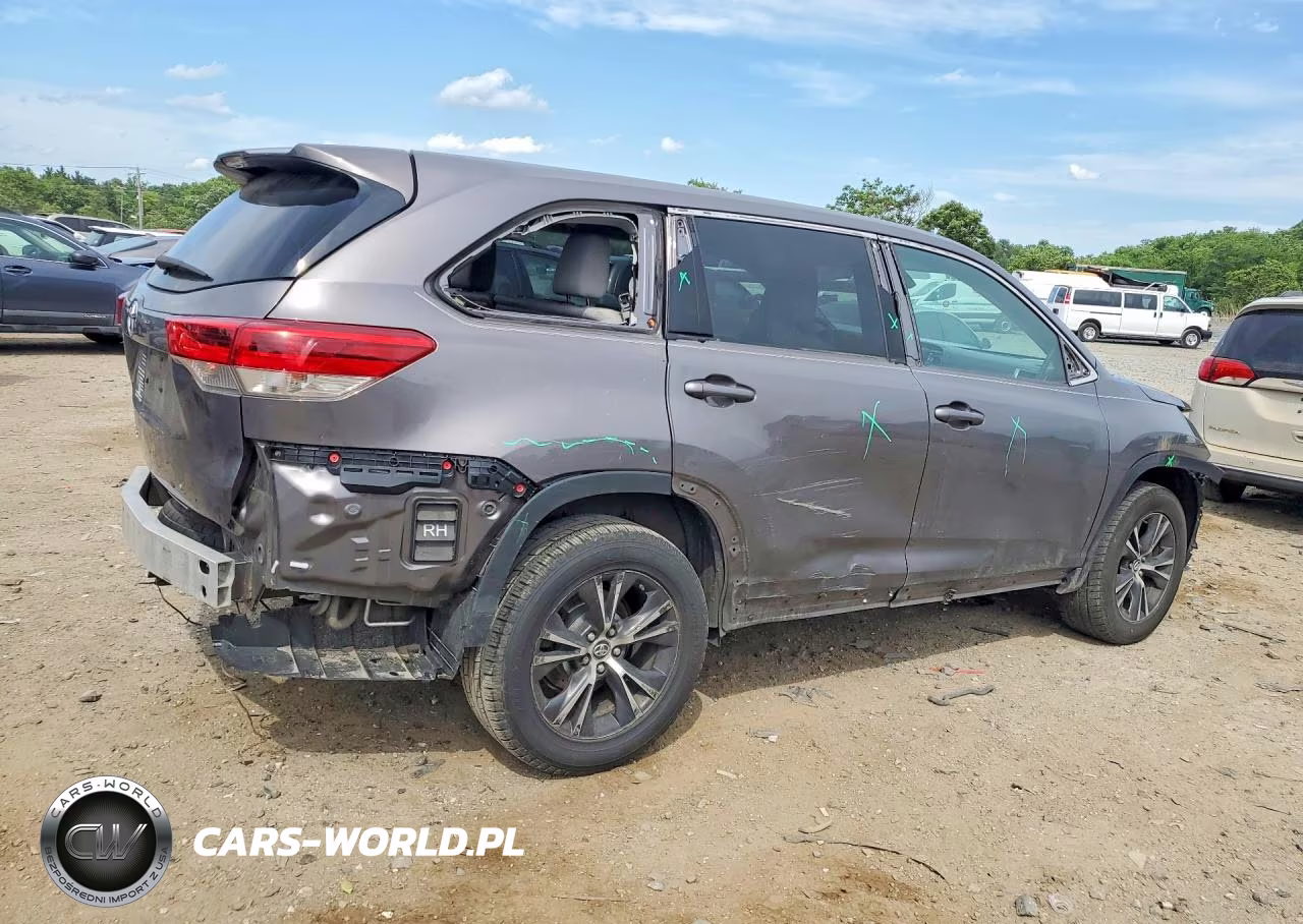 2019 Toyota Highlander Le VIN:5TDZARFH9KS056945 - 3