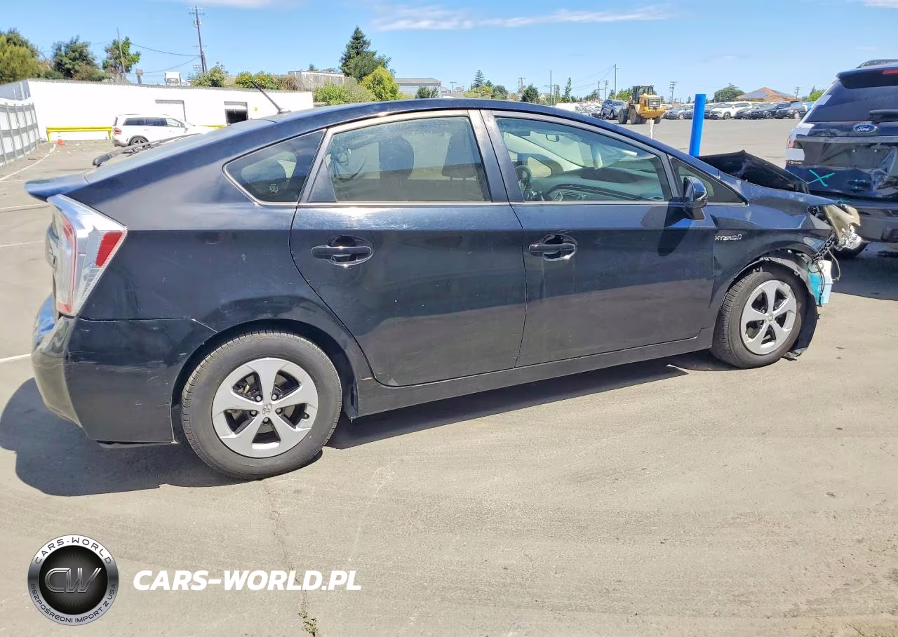 2014 Toyota Prius Two VIN:JTDKN3DU5E0358078 - 3