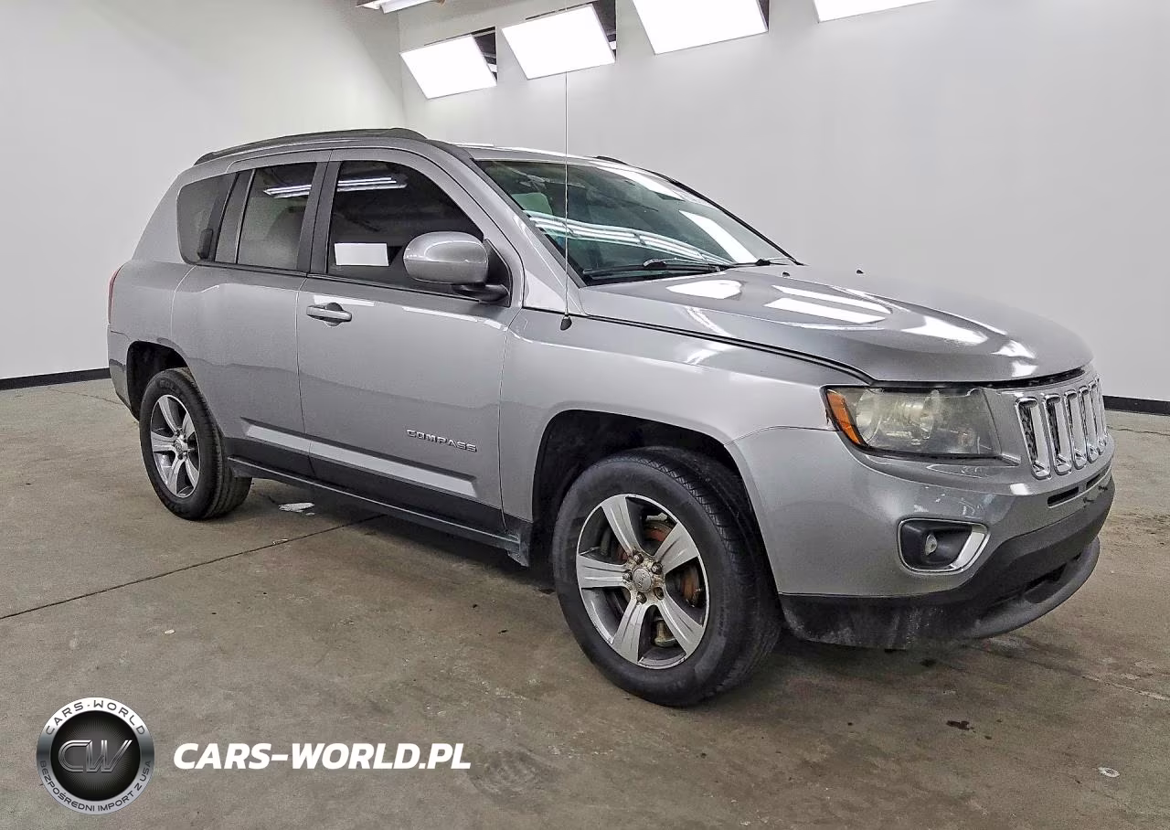 2016 Jeep Compass Latitude VIN:1C4NJDEB0GD674589 - 4