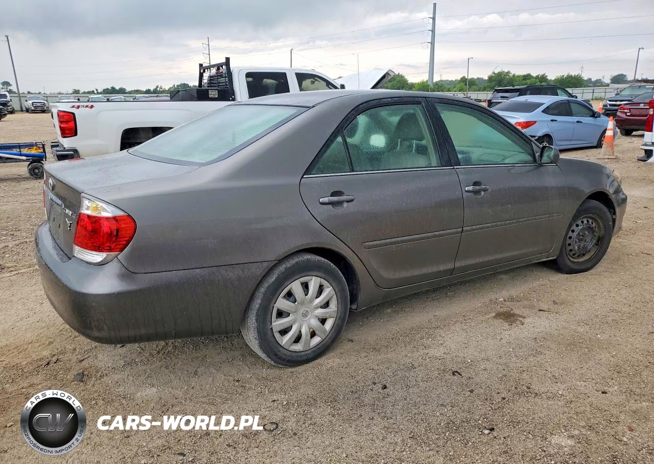 2005 Toyota Camry Le VIN:4T1BE32K65U639568 - 3