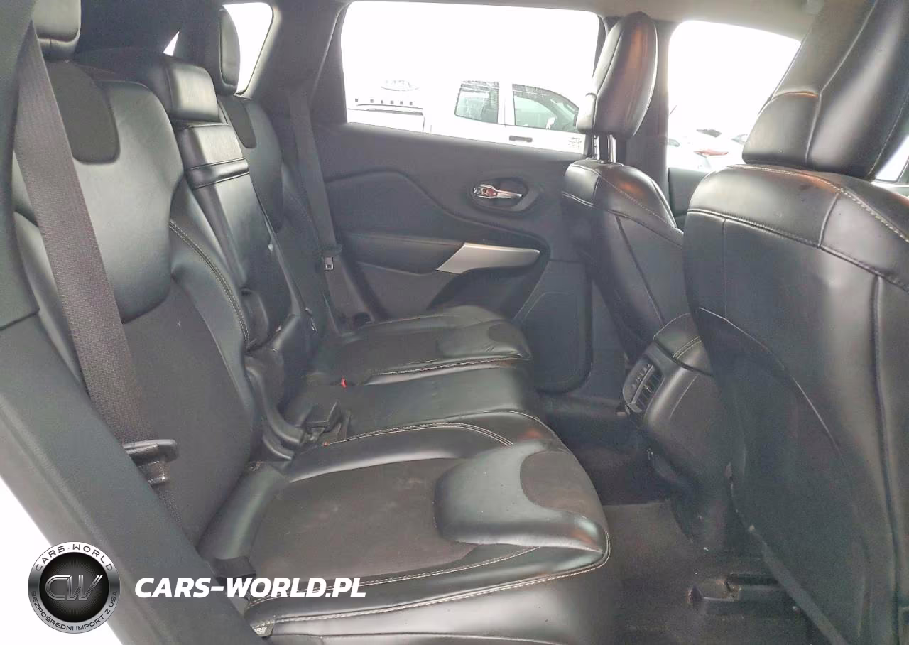 2018 Jeep Cherokee Latitude Plus VIN:1C4PJLLB5JD544420 - 11