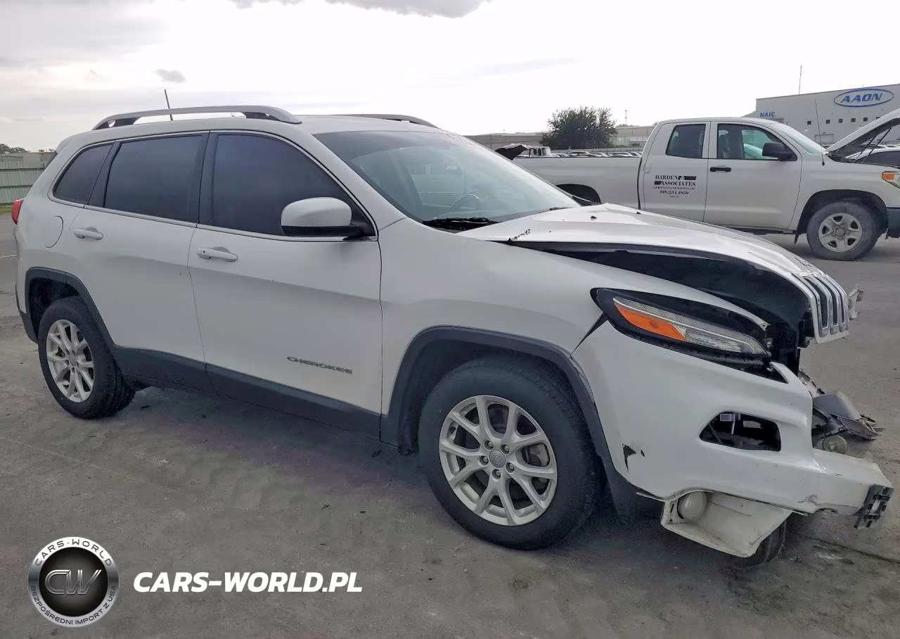 2018 Jeep Cherokee Latitude Plus VIN:1C4PJLLB5JD544420 - 4