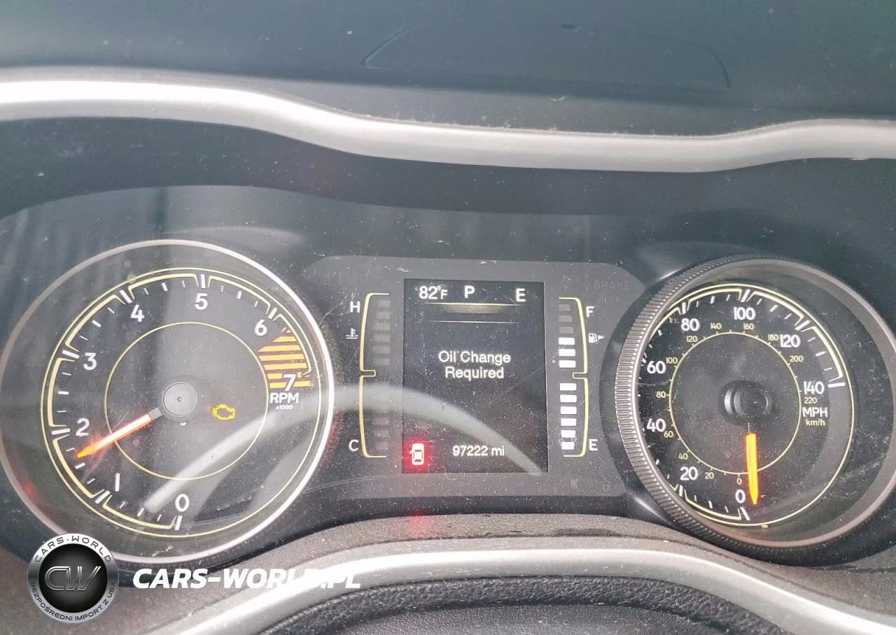 2018 Jeep Cherokee Latitude Plus VIN:1C4PJLLB5JD544420 - 9