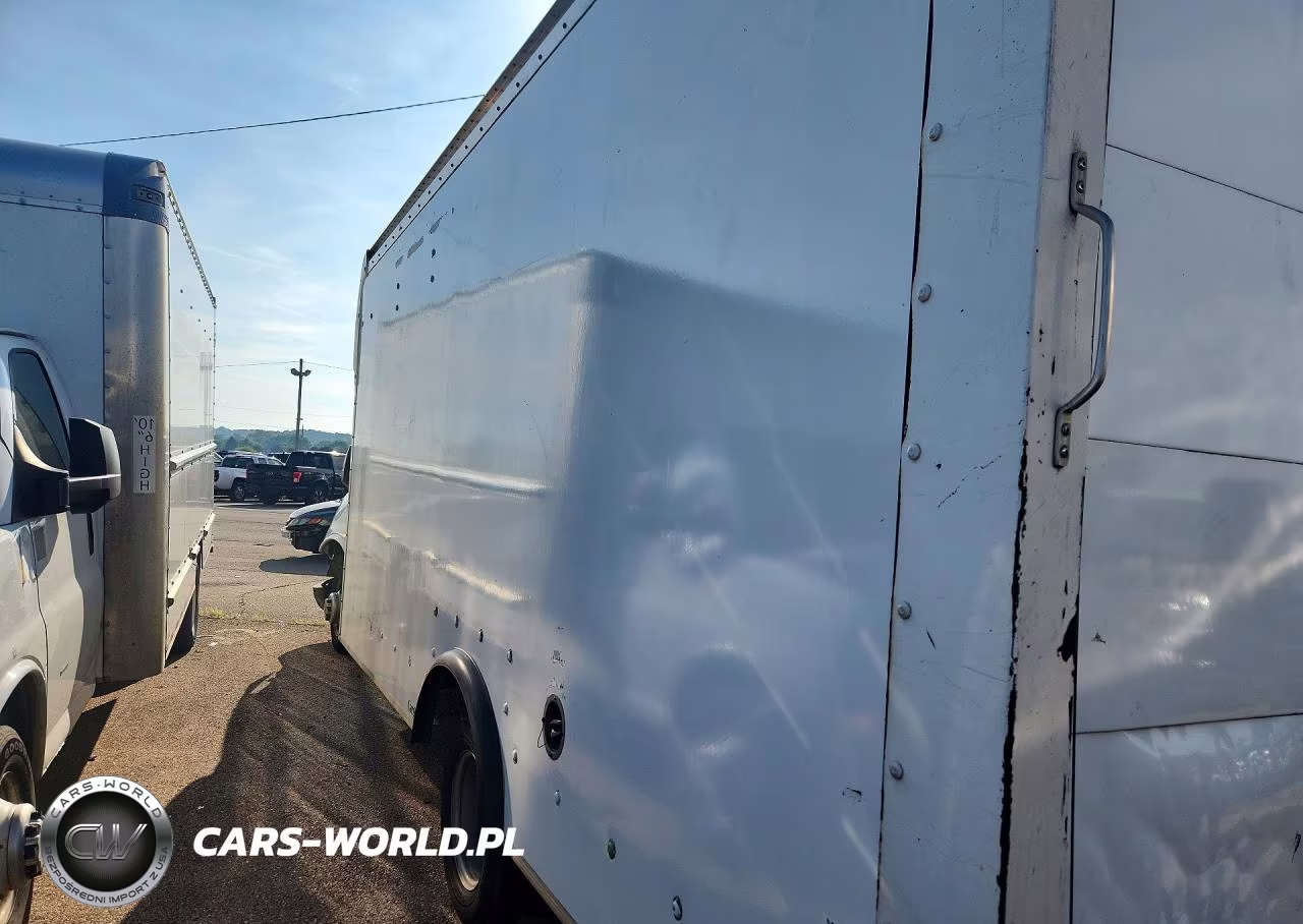 2018 GMC Savana Delivery Truck VIN:7GZ37TCG9JN002890 - 2