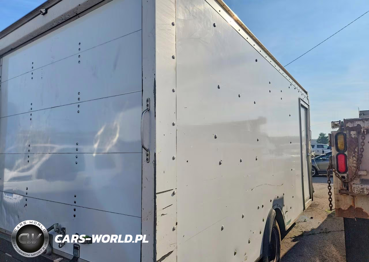 2018 GMC Savana Delivery Truck VIN:7GZ37TCG9JN002890 - 3