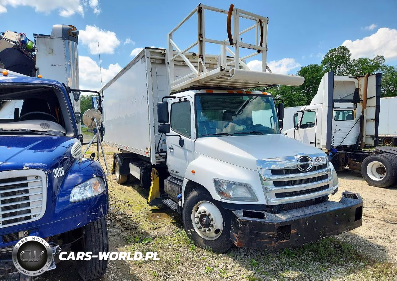 2018 Hino All Models - Trucks Refrigerated Box Truck VIN:5PVNV8JT0J4S54851 - 4