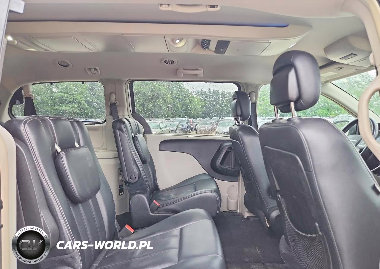 2016 Chrysler Town & Country Touring VIN:2C4RC1BG0GR223265 - 11