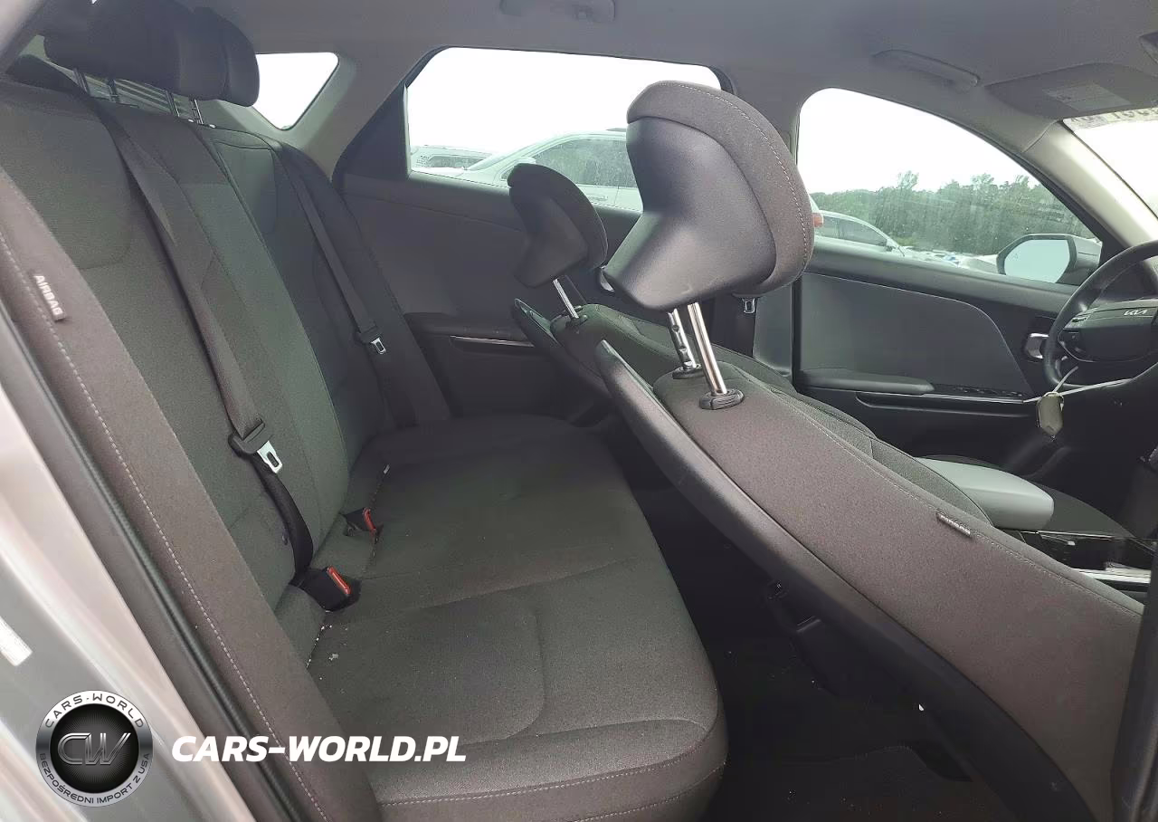 2025 Kia K4 Lxs VIN:3KPFT4DE4SE028618 - 10