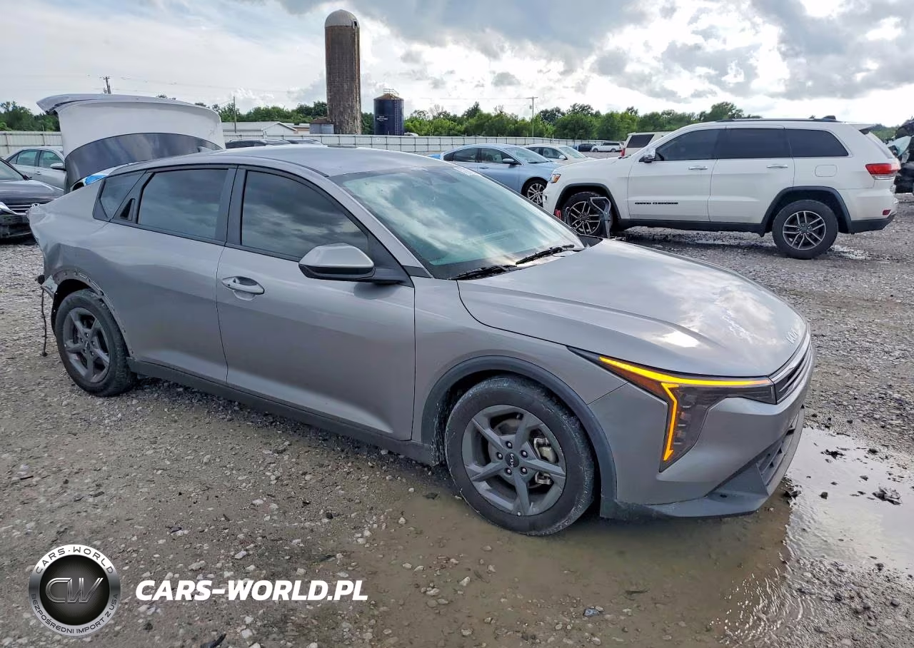 2025 Kia K4 Lxs VIN:3KPFT4DE4SE028618 - 4