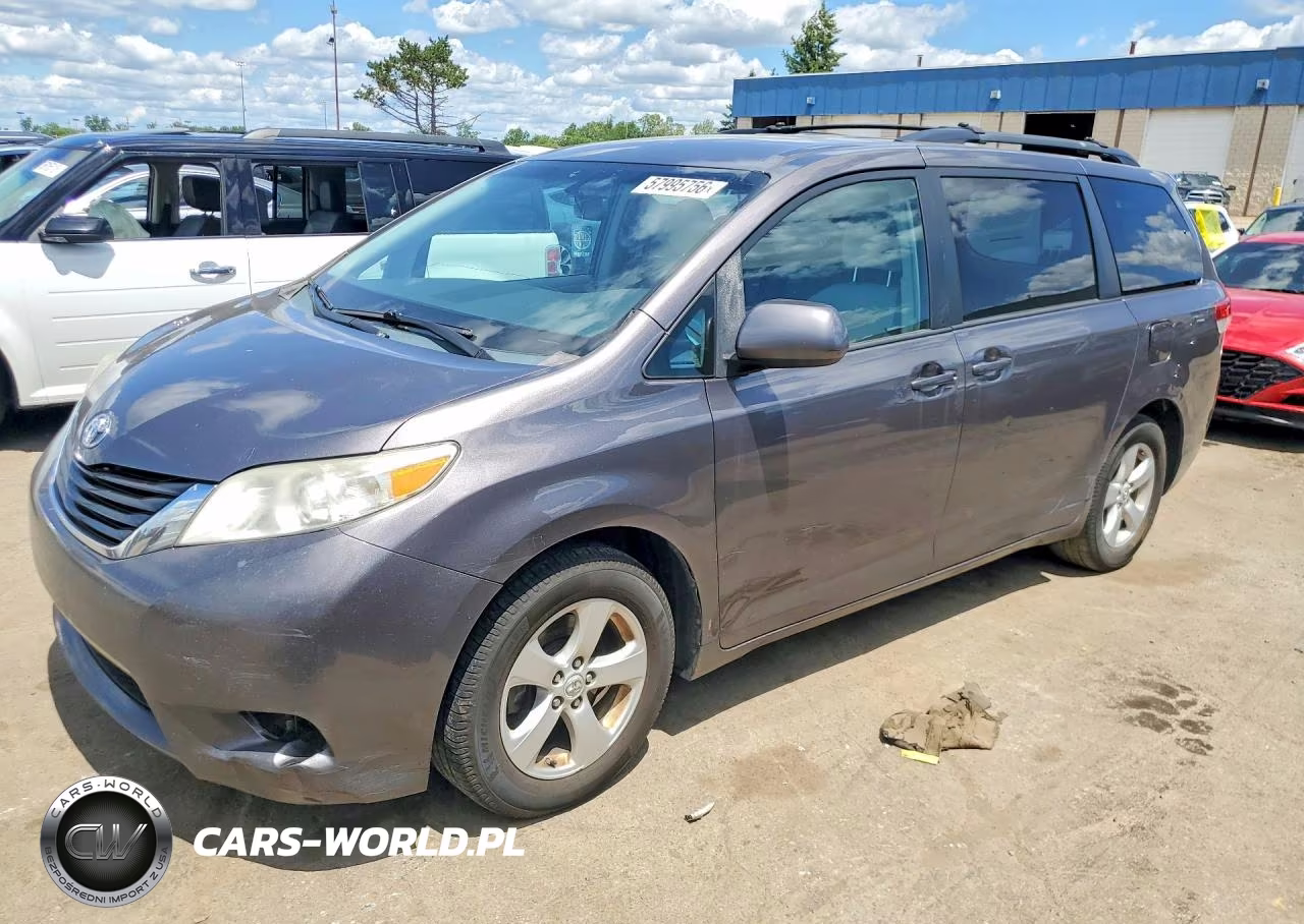 2011 Toyota Sienna Le – zdjęcie 1 z 13