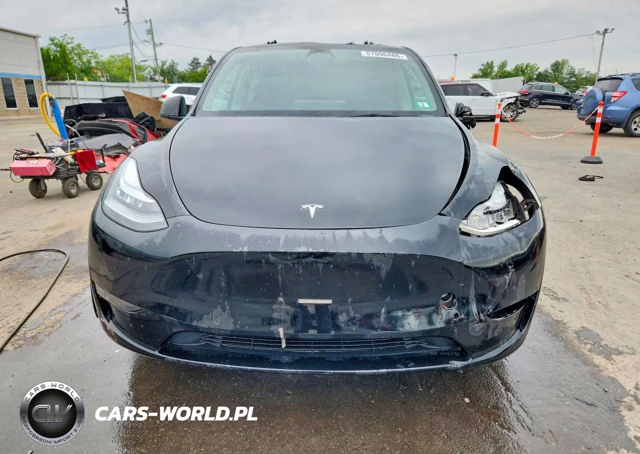 2022 Tesla Model Y VIN:7SAYGDEE4NA017306 - 5