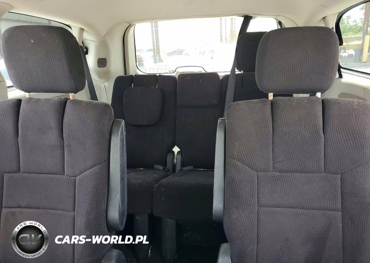 2011 Chrysler Town & Country Touring VIN:2A4RR5DG1BR641582 - 10