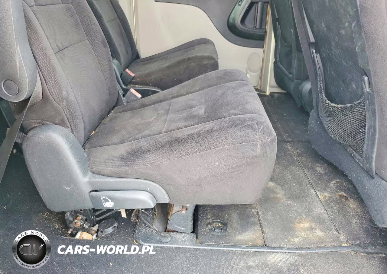 2011 Chrysler Town & Country Touring VIN:2A4RR5DG1BR641582 - 11