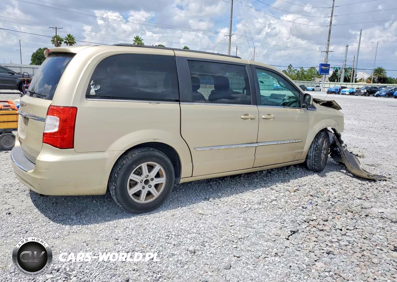2011 Chrysler Town & Country Touring VIN:2A4RR5DG1BR641582 - 3