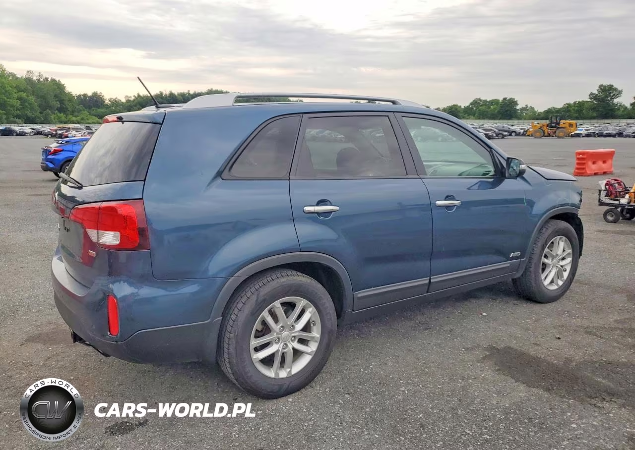 2014 Kia Sorento Lx VIN:5XYKTCA63EG472618 - 3