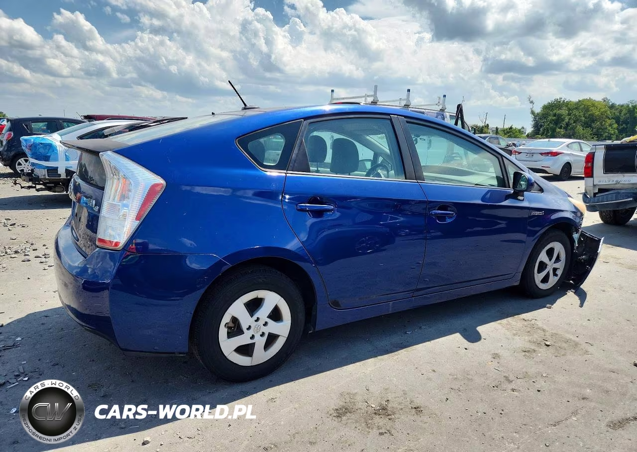 2011 Toyota Prius Two VIN:JTDKN3DUXB0319742 - 3