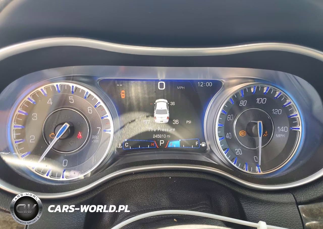 2016 Chrysler 300C VIN:2C3CCAEG3GH151957 - 9