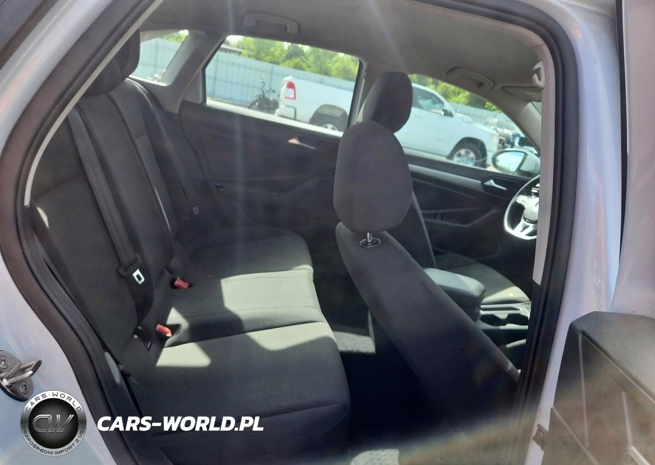 2019 Volkswagen Jetta S VIN:3VWN57BU1KM007360 - 10