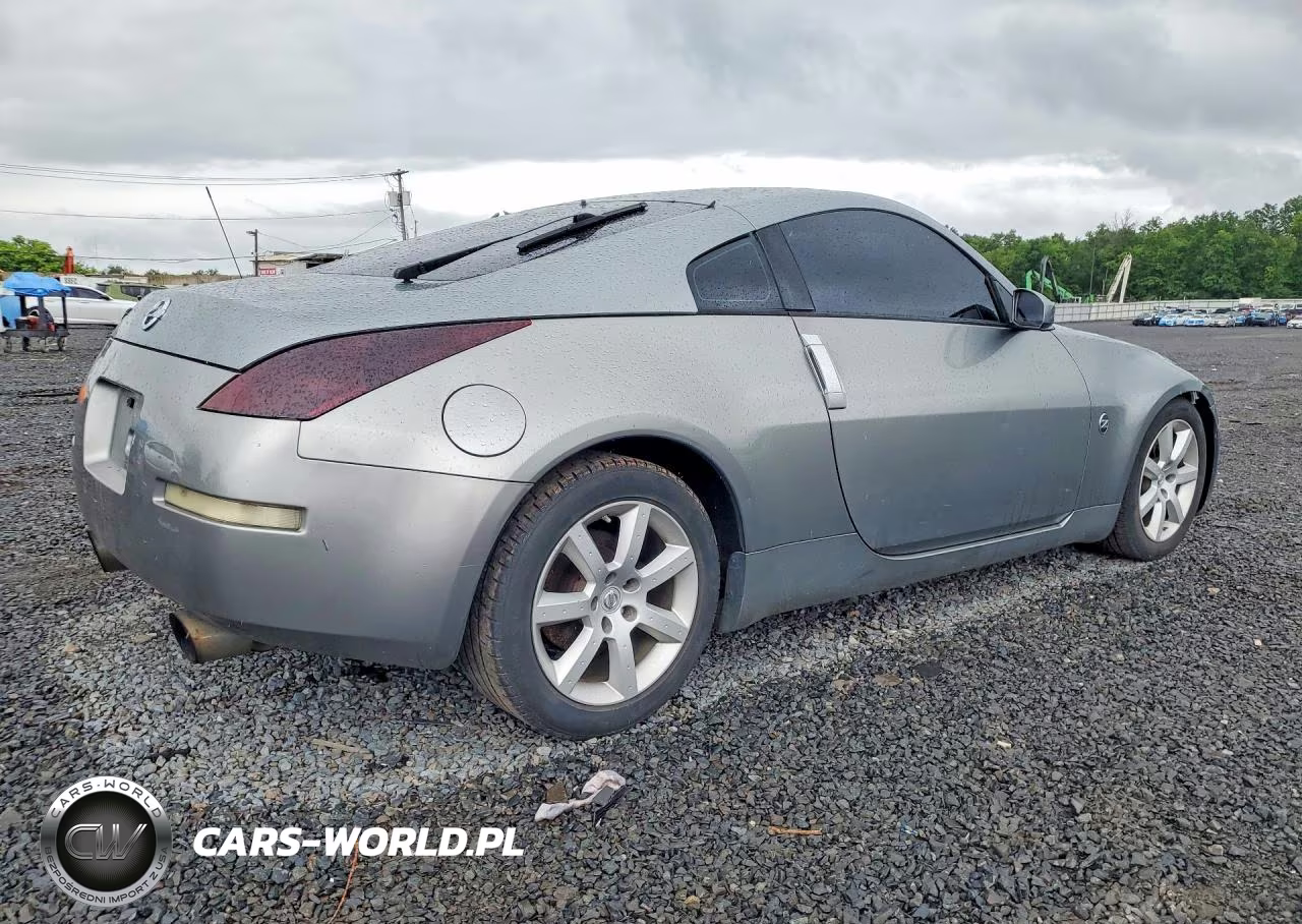 2005 Nissan 350Z Coupe VIN:JN1AZ34D45M607921 - 3