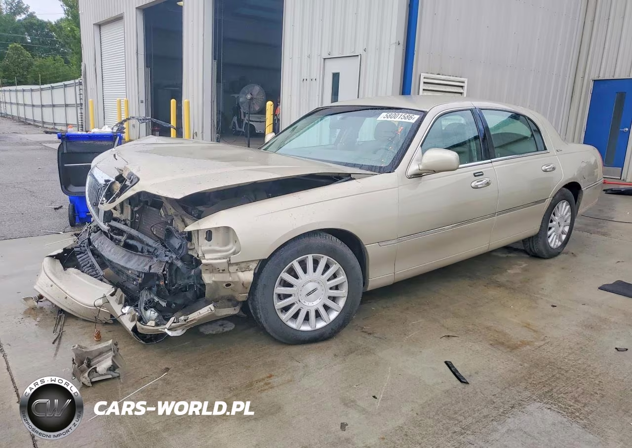 2004 Lincoln Town Car Executive-Signature