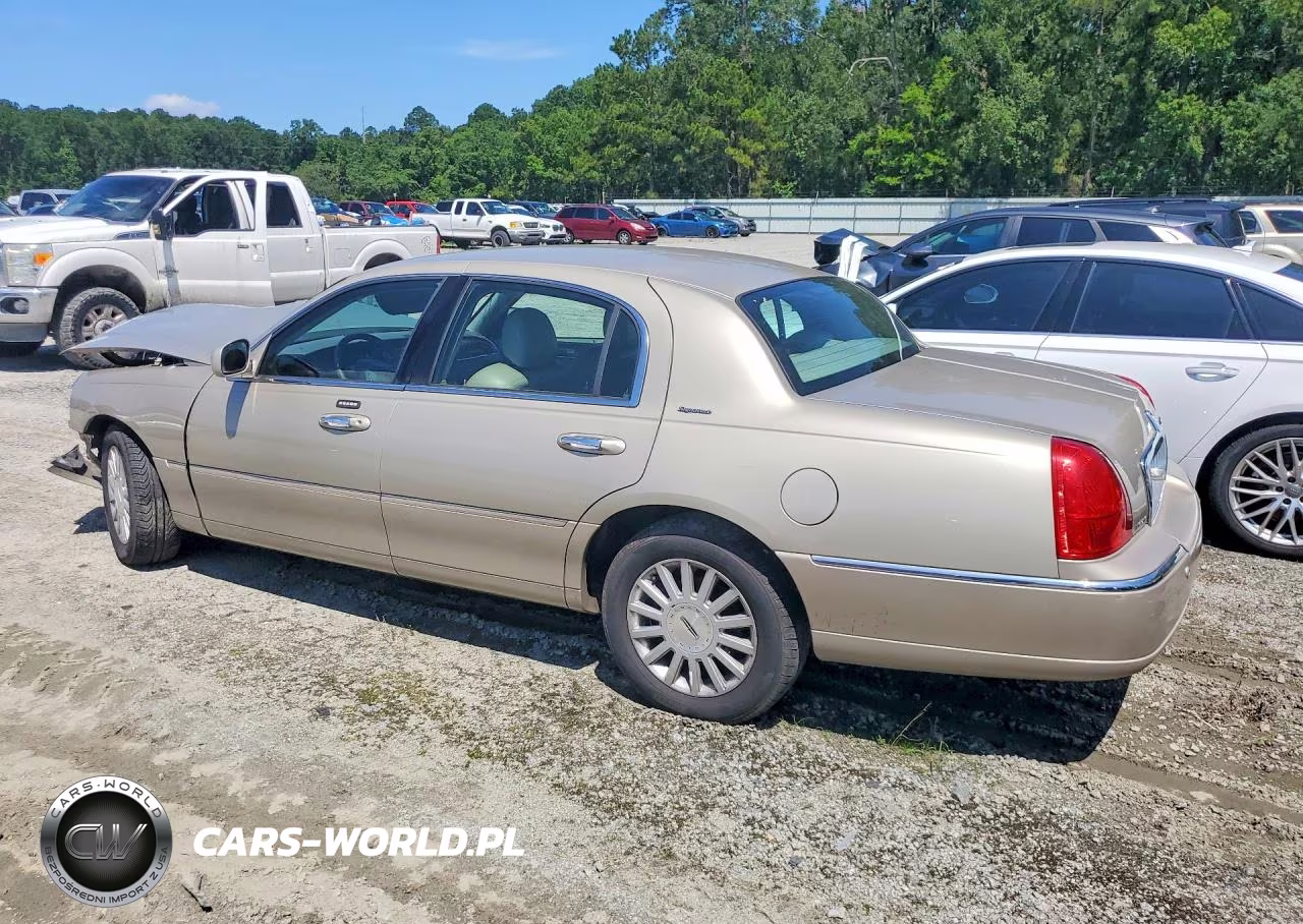 2004 Lincoln Town Car Executive-Signature VIN:1LNHM81WX4Y639451 - 2