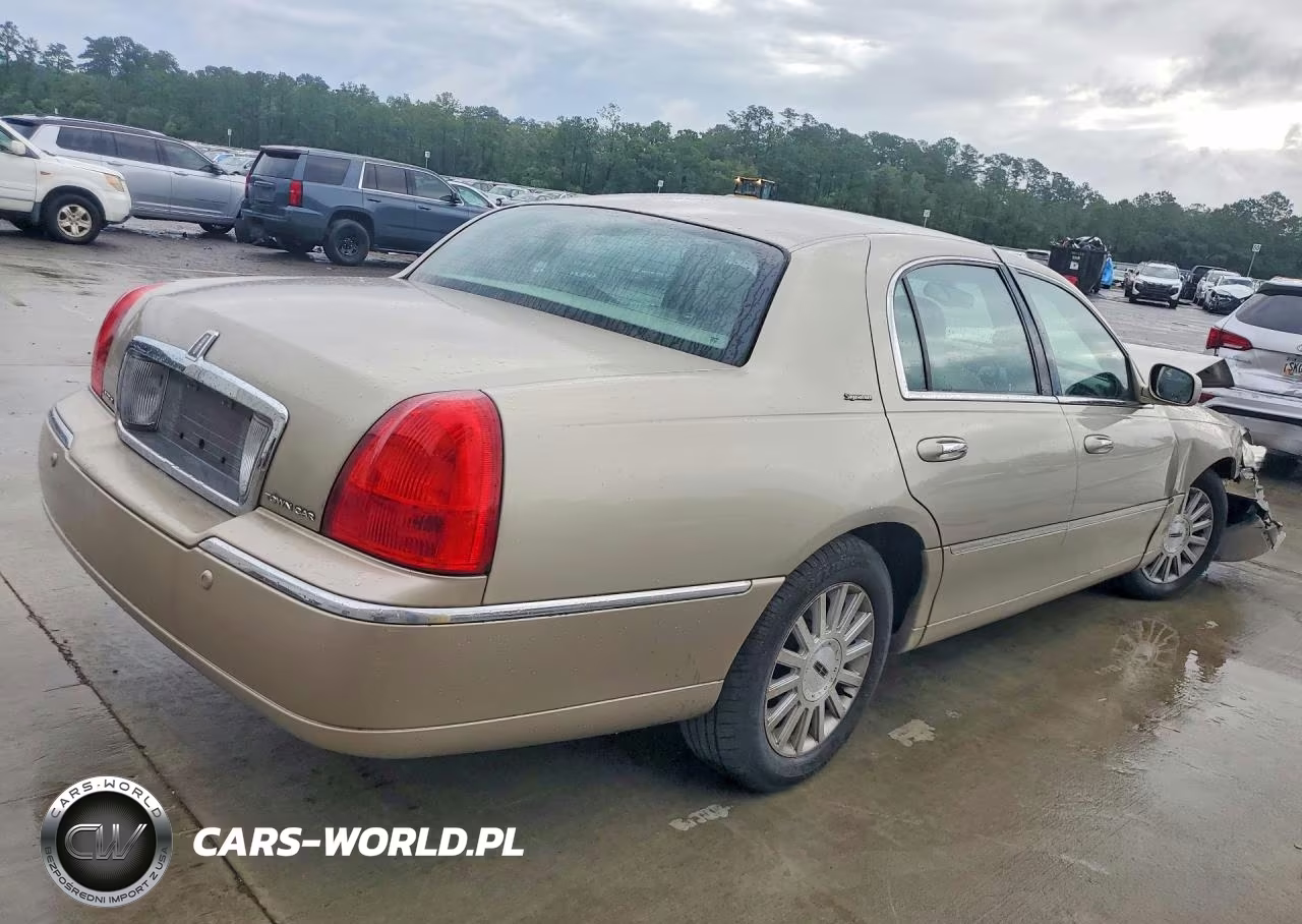 2004 Lincoln Town Car Executive-Signature VIN:1LNHM81WX4Y639451 - 3