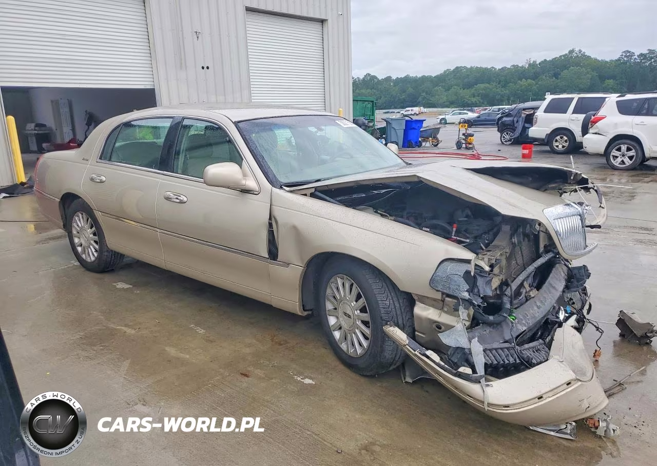 2004 Lincoln Town Car Executive-Signature VIN:1LNHM81WX4Y639451 - 4