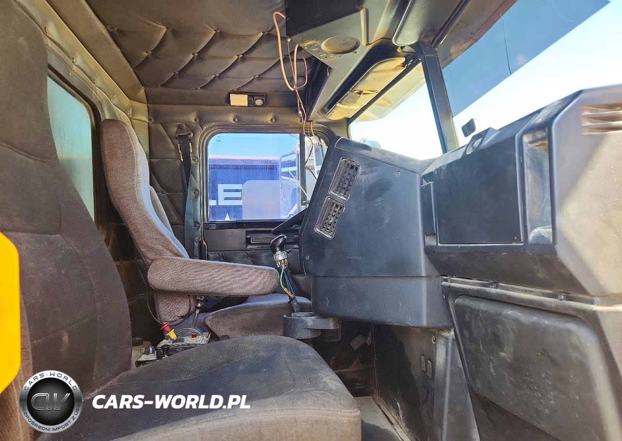 2010 Freightliner Fld120 Dump Truck VIN:1FVHALCK3ADAV2965 - 6