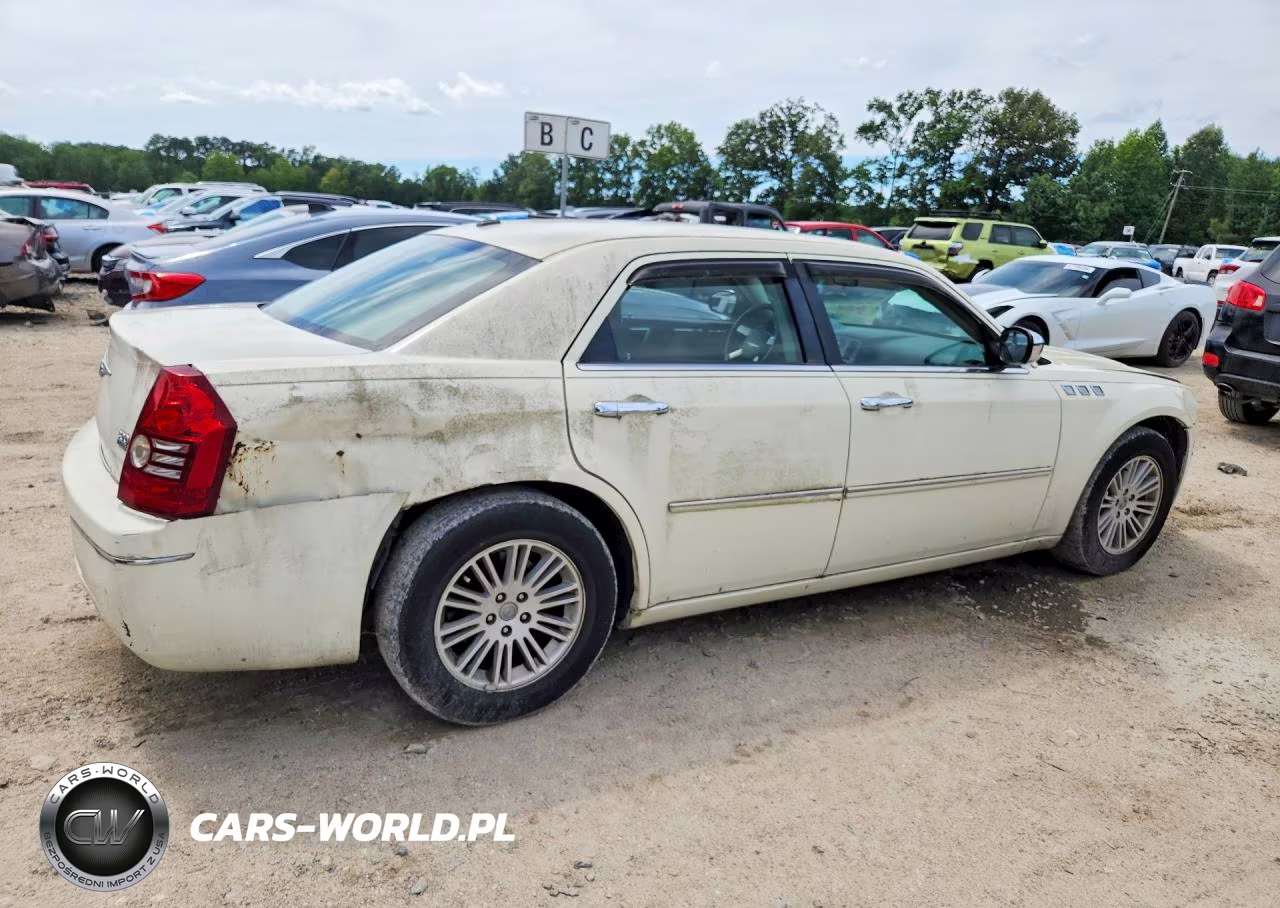2010 Chrysler 300 Touring VIN:2C3CA5CV9AH164833 - 3